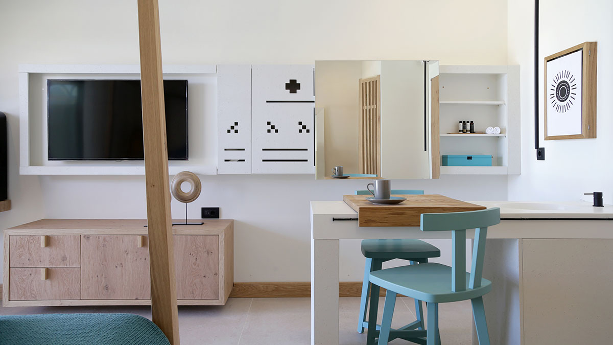 Upbeat Retreat Pool View with Plunge Pool